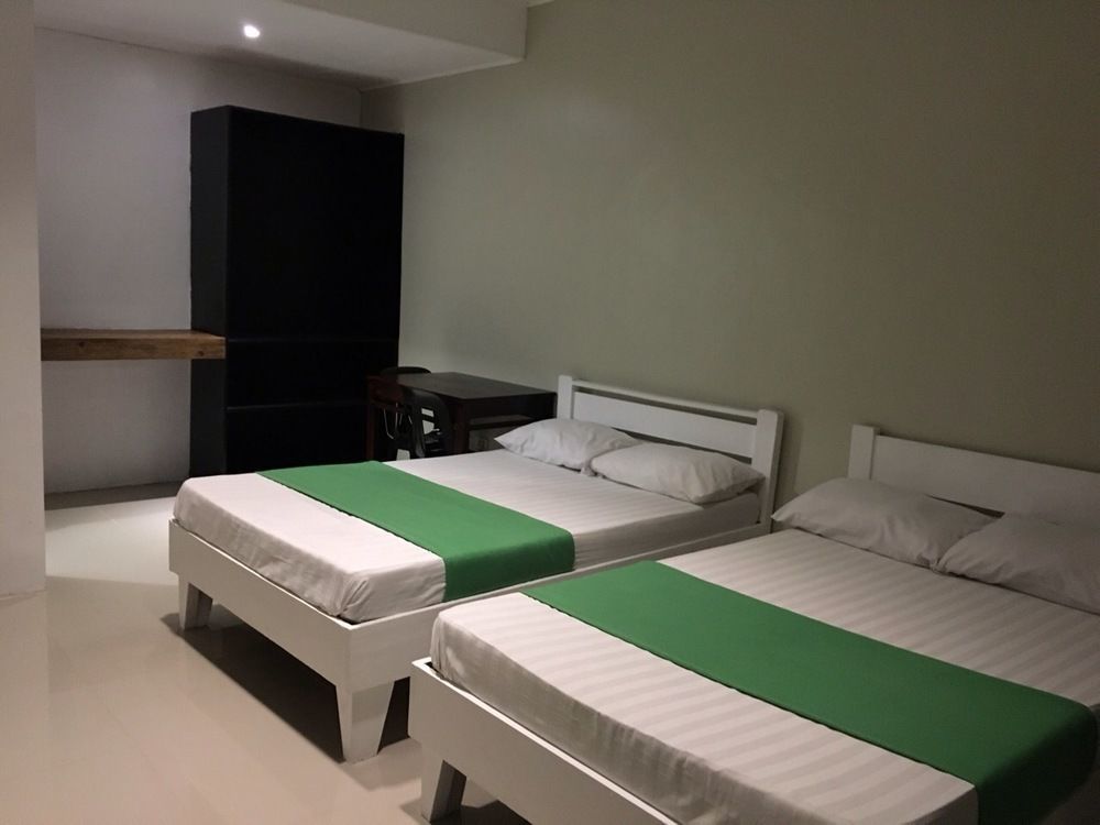 Night & Day Inn Legazpi Buitenkant foto